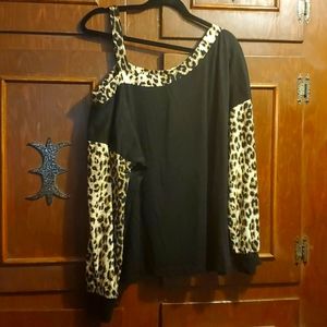 BNWOT 1 shoulder long sleeve leopard trim & sleeve top sz 2XL